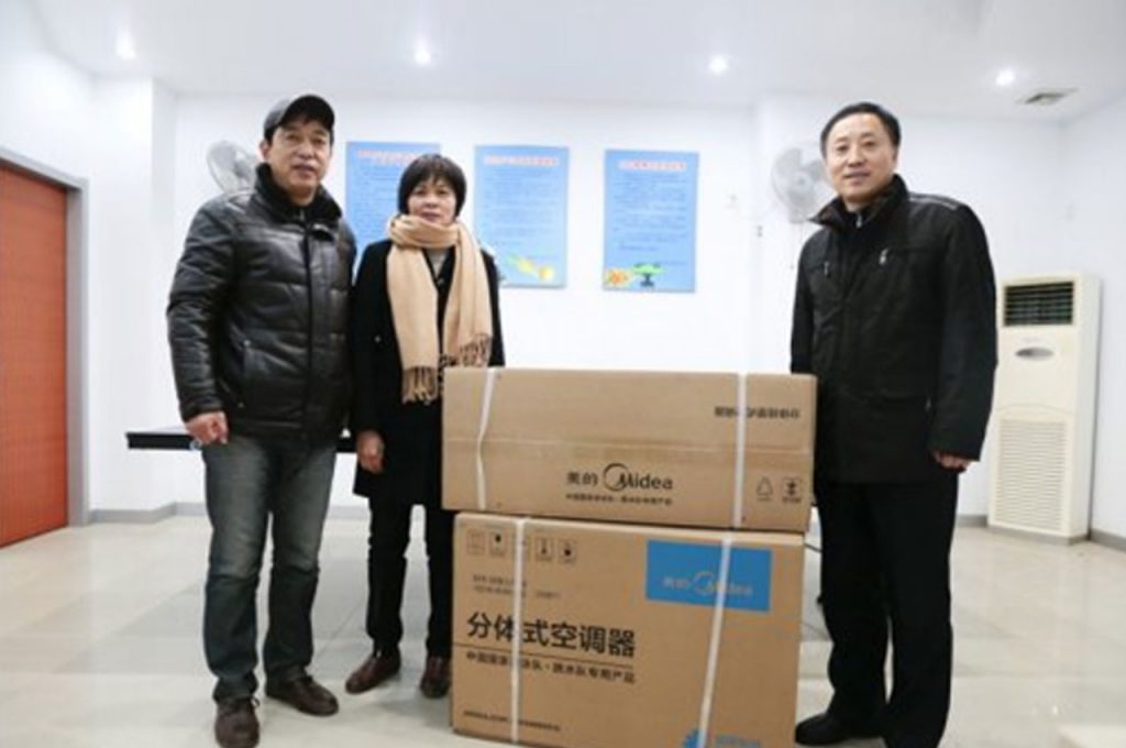为秦淮区朝天宫街道止马营社区赠送2台空调